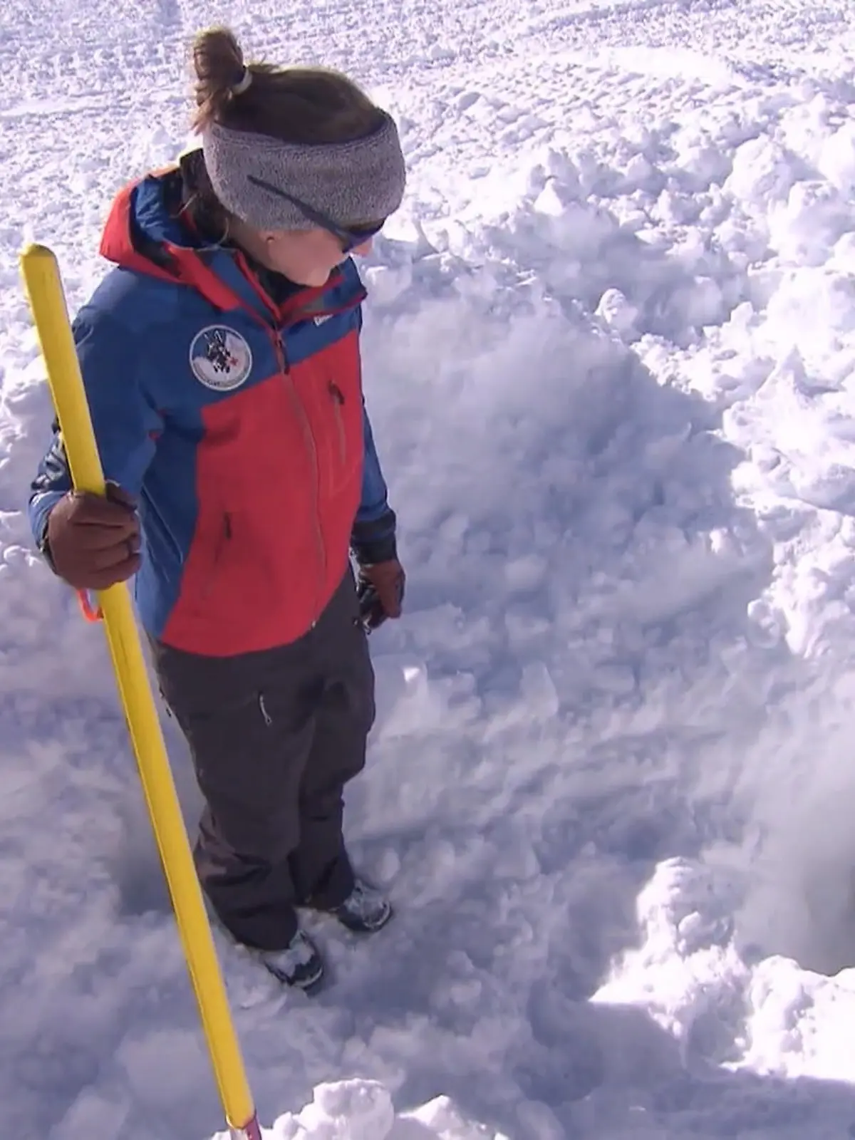 Bild zu: "Floki sucht Kate im Schnee"