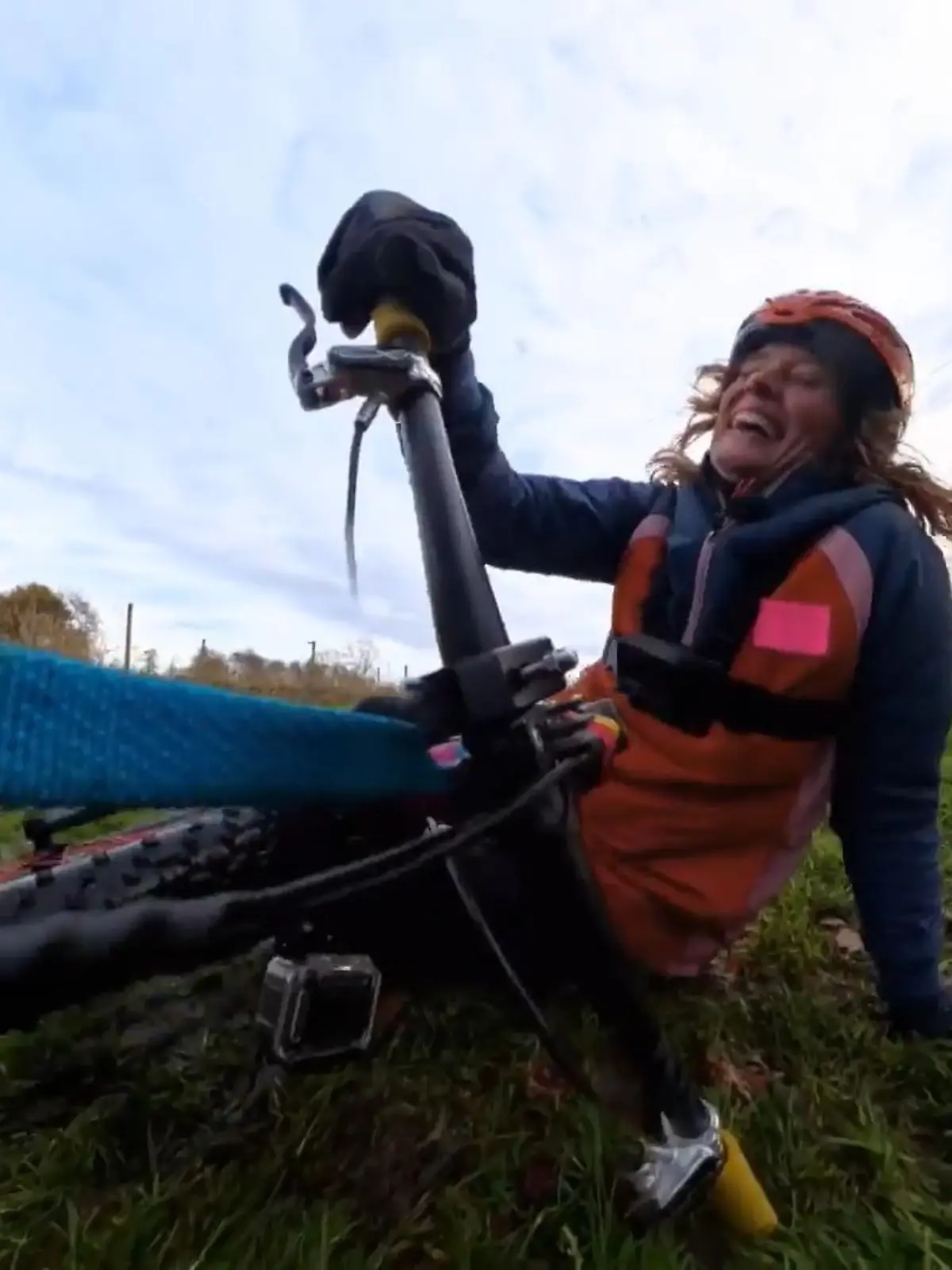 Bild zu: "Kate macht sich beim Dogscootern lang"