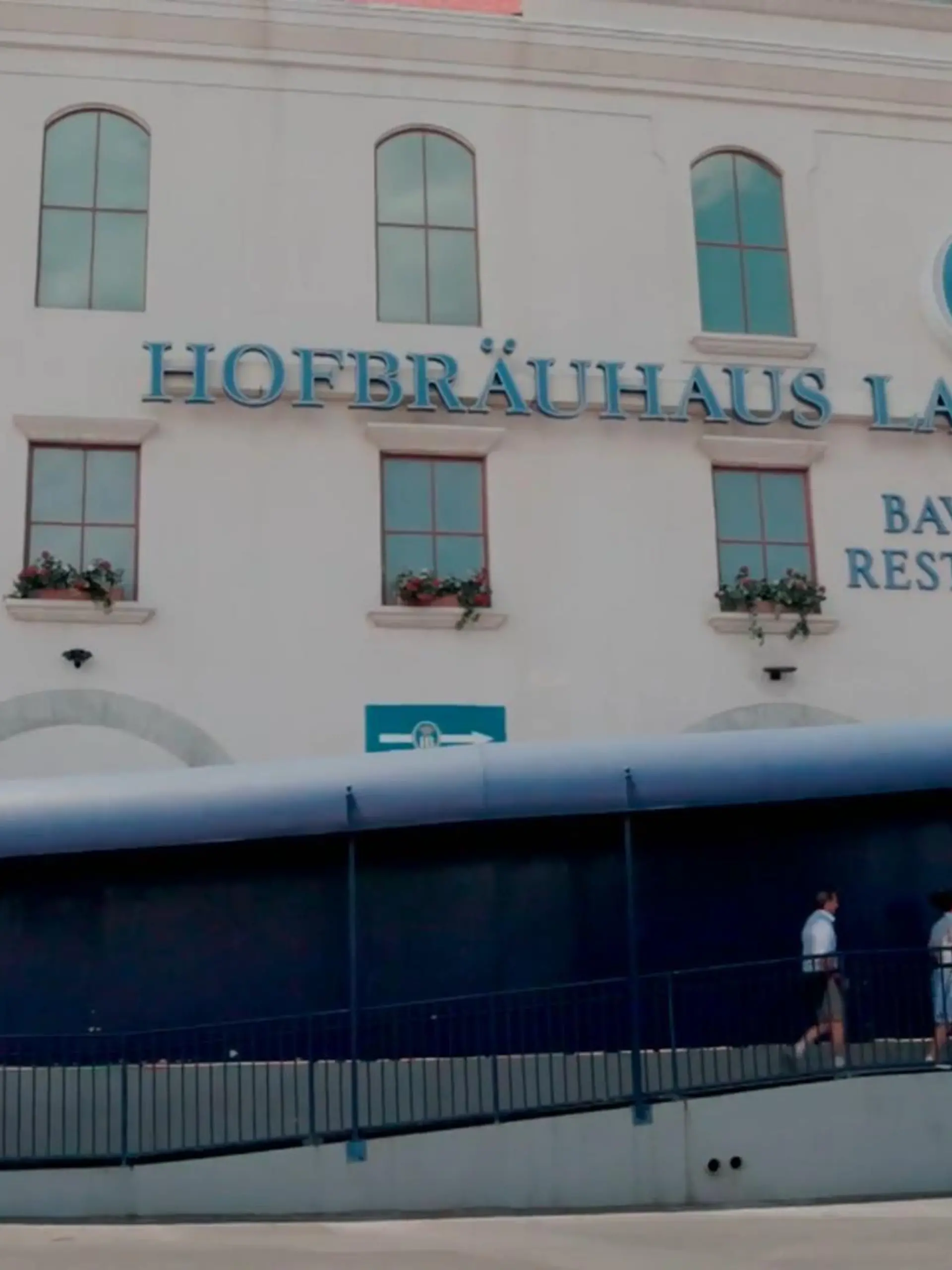 Bild zu: "Klinken putzen im Hofbräuhaus Las Vegas"