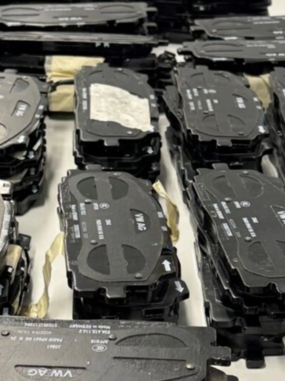 Bild zu: "Über Jahre hinweg! Mitarbeiter klaut hunderte Autoteile von VW "