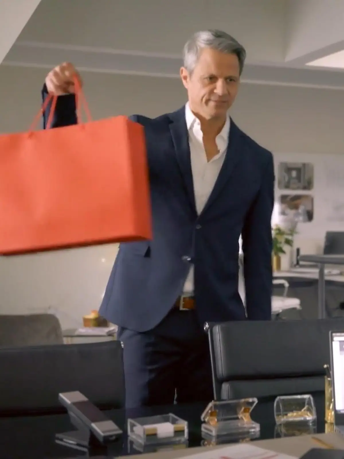 Unter uns: Mit dem Inhalt dieser Tüte will Benedikt Patrizia austricksen