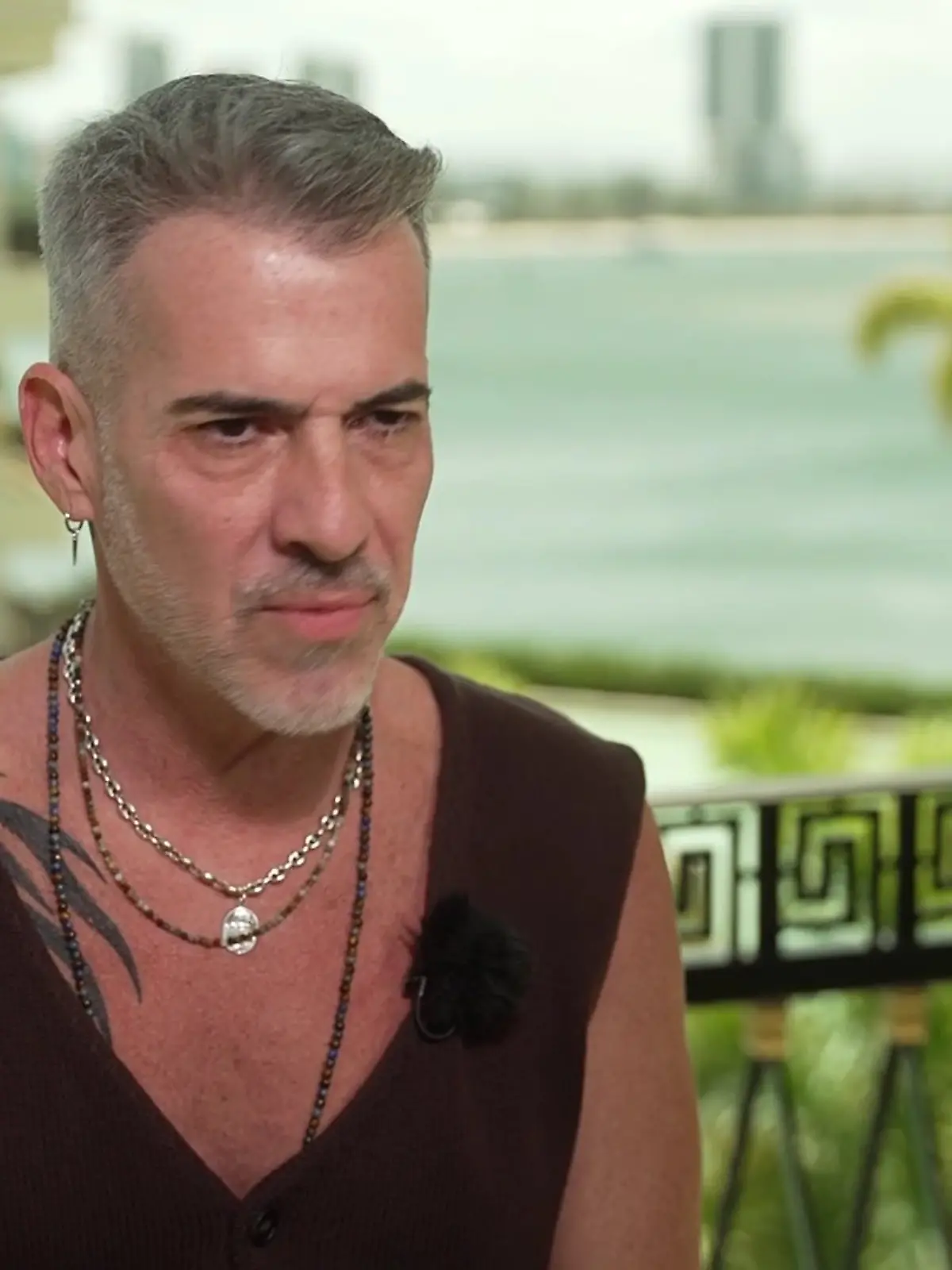 Gil Ofarims Cousin Tzviki spricht nur Englisch und Hebräisch. 