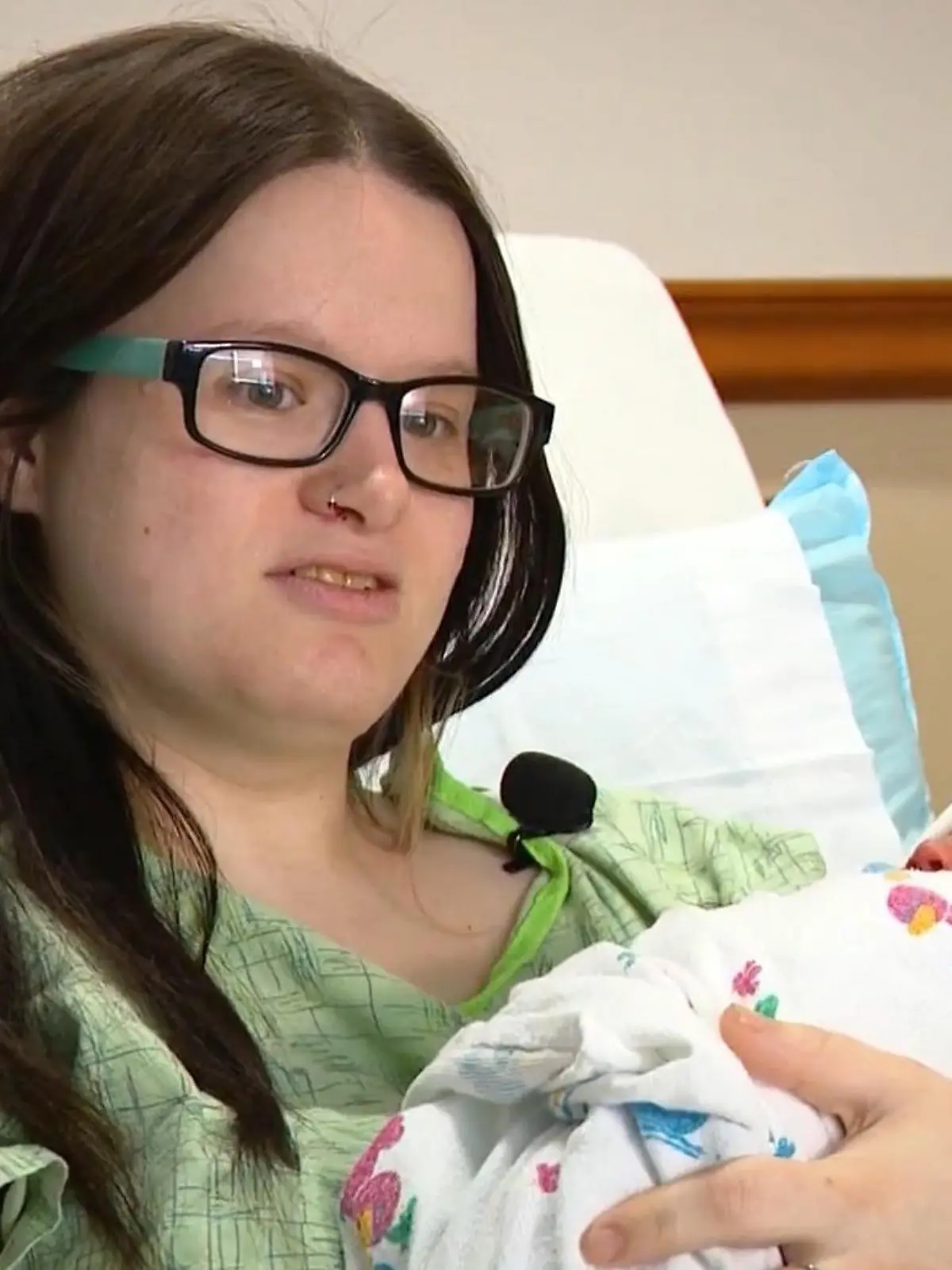 Bild zu: "Frau merkt nicht, dass sie schwanger ist – und bekommt Baby auf der Arbeit"