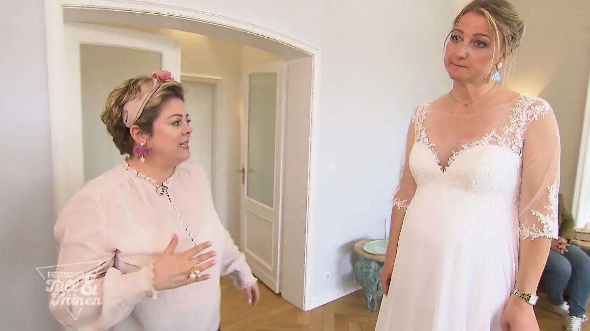 Ihr Traumkleid ist keine Möglichkeit Antonia ist unentschlossen