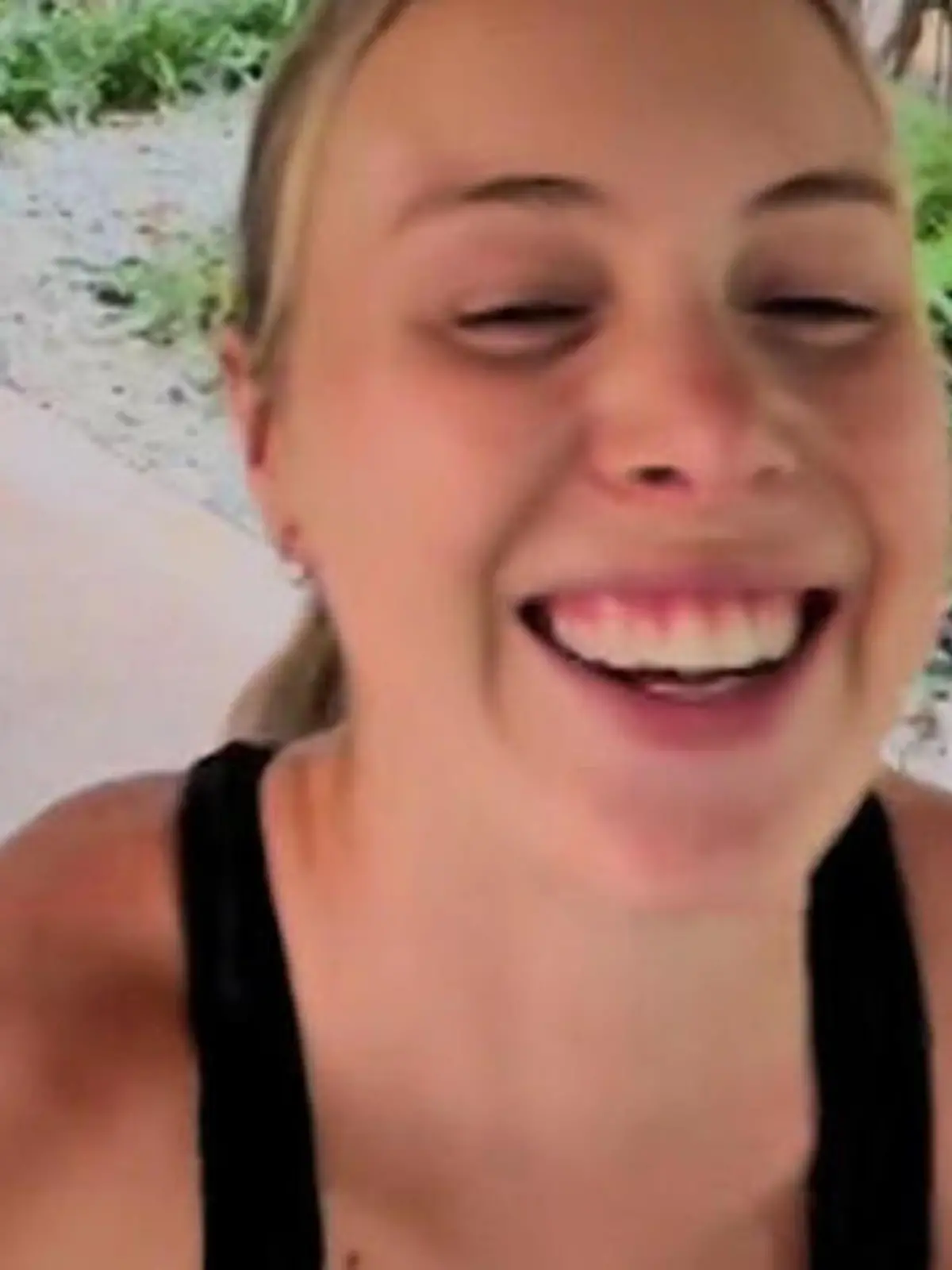 Bild zu: "Weil sie sonst Orgasmus bekommt! Fitness-Model kann Sportübung nicht machen"