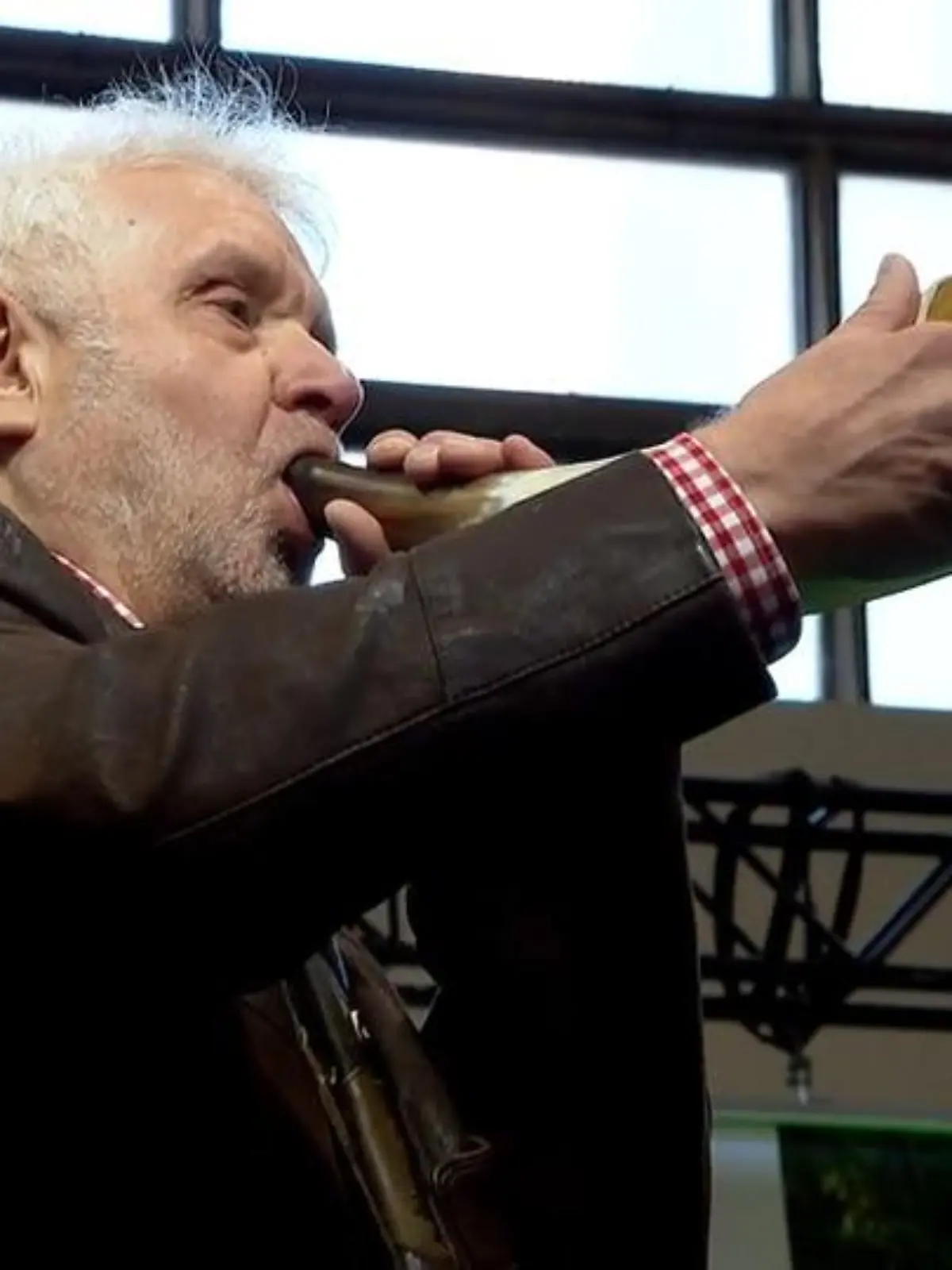 Bild zu: "Hirschrufer auf der JAGD & HUND"