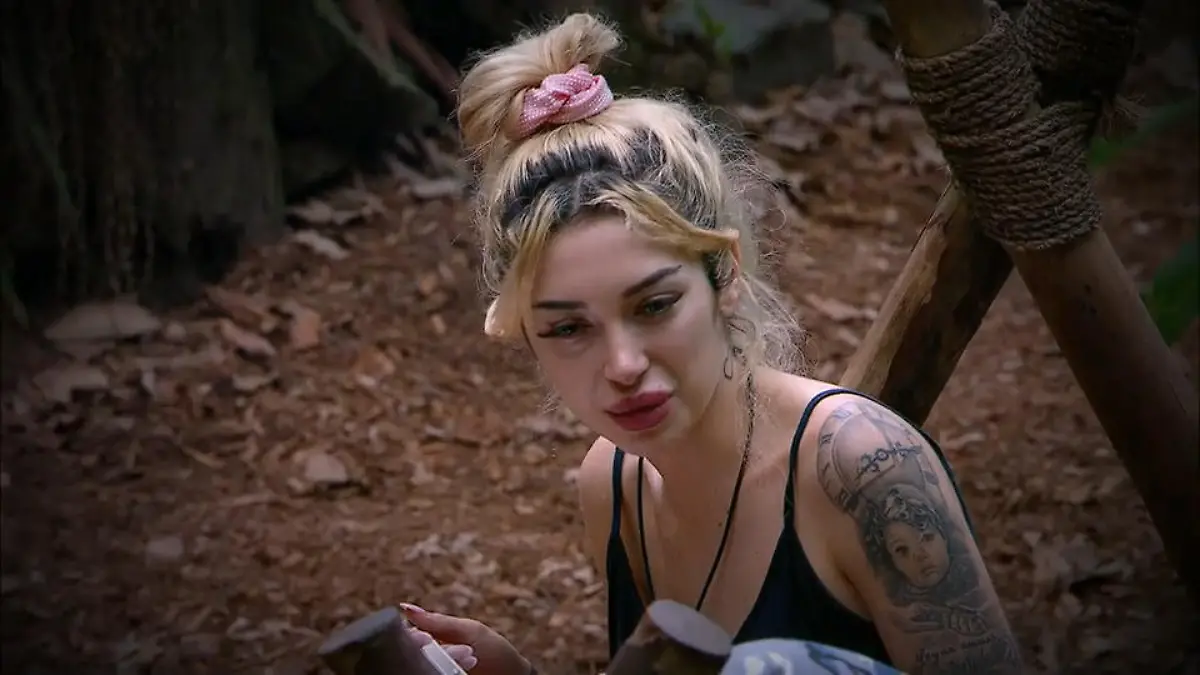 "Halt's Maul!" Die Nerven liegen blank: Tag 8 im Dschungel Der erste Exit droht