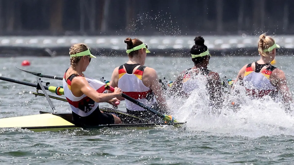 28.07.2021, Japan, Tokio: Rudern: Olympia, Doppelvierer, Frauen, Finale im Sea Forest Waterway. Die Ruderinnen von Deutschland (Daniela Schultze, Franziska Kampmann, Carlotta Nwajide, Frieda Hämmerling) in Aktion. Foto: Jan Woitas/dpa-Zentralbild/dpa +++ dpa-Bildfunk +++