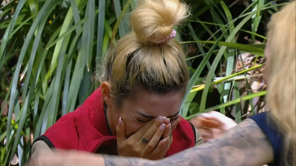 Wie Ariel sich von ihrem krebskranken Papa verabschiedet hat Tränen-Ausbruch im Dschungelcamp