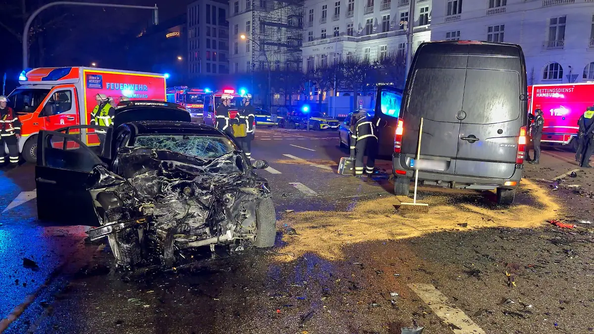 Hamburg-18-J-hriger-flieht-vor-Polizei-Beifahrer-stirbt-bei-Horror-Unfall