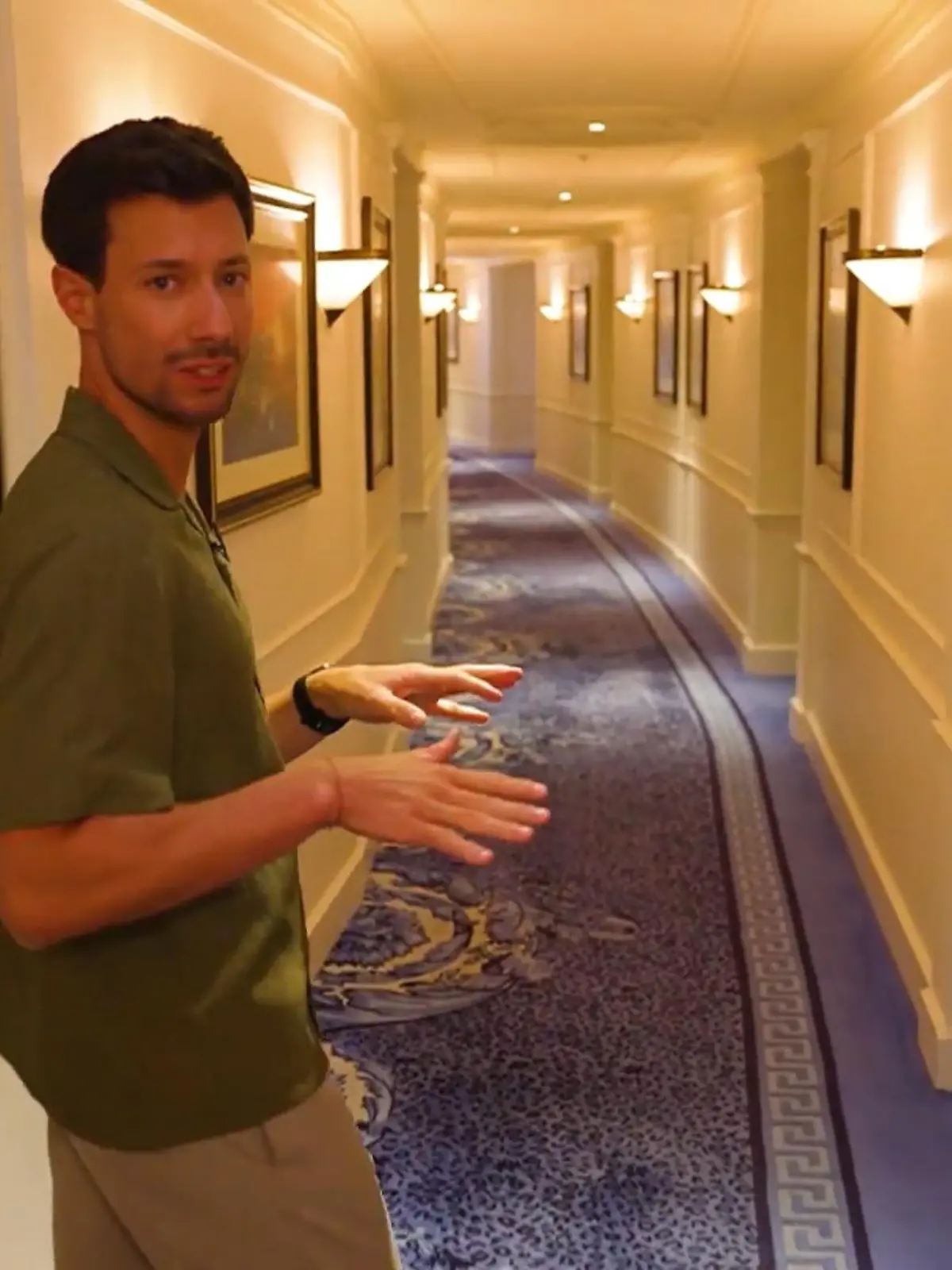 Bild zu: "Champagner, Skandale & VIPs: Die geheimen Geschichten aus dem Hotel Imperial"