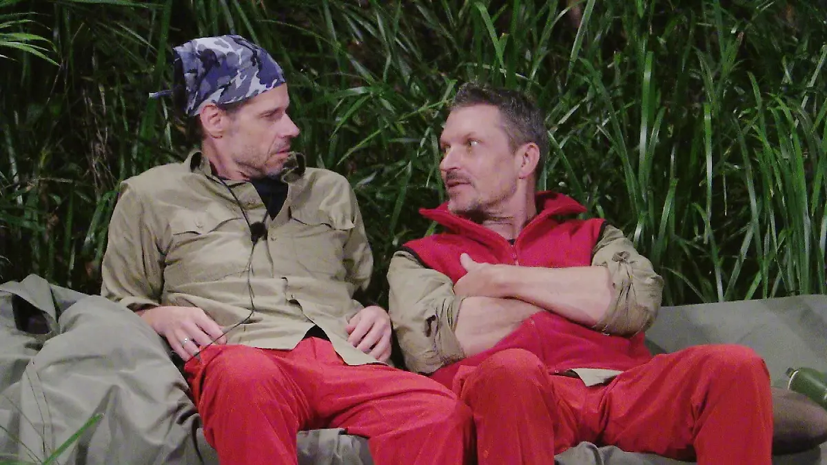 Hardy Krüger (r.) vermutet eine Taktik hinter Ariels Unsinns-Diskussion.