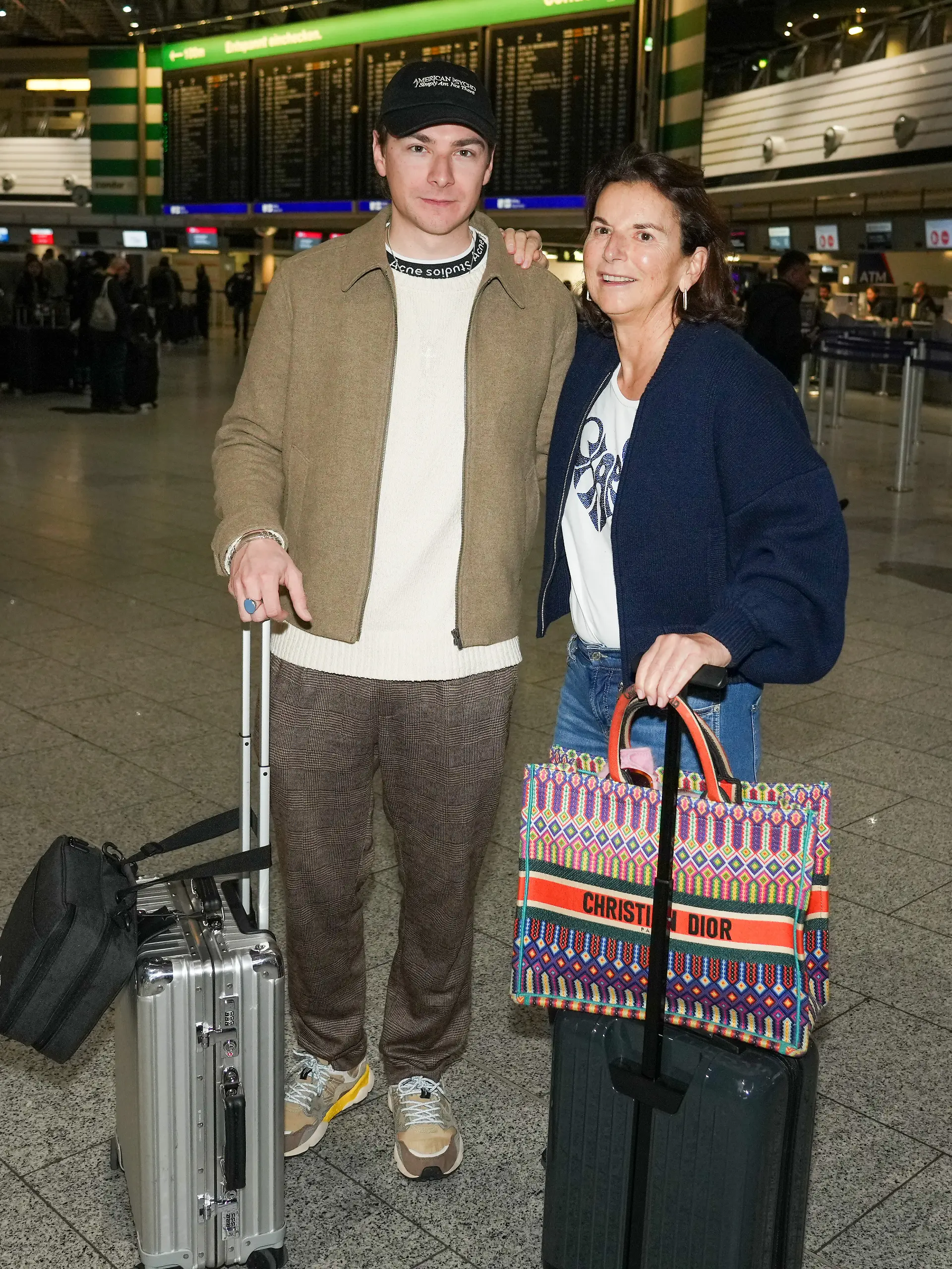 Bild zu: "Familiärer Notfall! Claudia Obert und Max Suhr müssen Australien verlassen"
