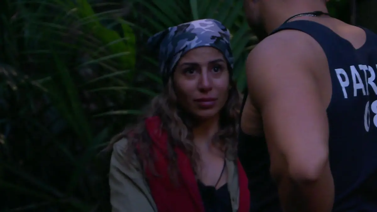 Tränen-Abfuhr am Wasserloch! Patrick spricht mit Eva Klartext Flirtversuche im Dschungelcamp?