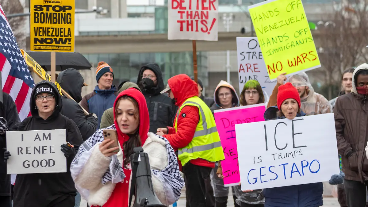 Auch in Detroit gingen viele Menschen auf die Straße, nachdem Renee Nichole Good von einem ICE-Beamtem am Steuer ihres Autos erschossen worden war 