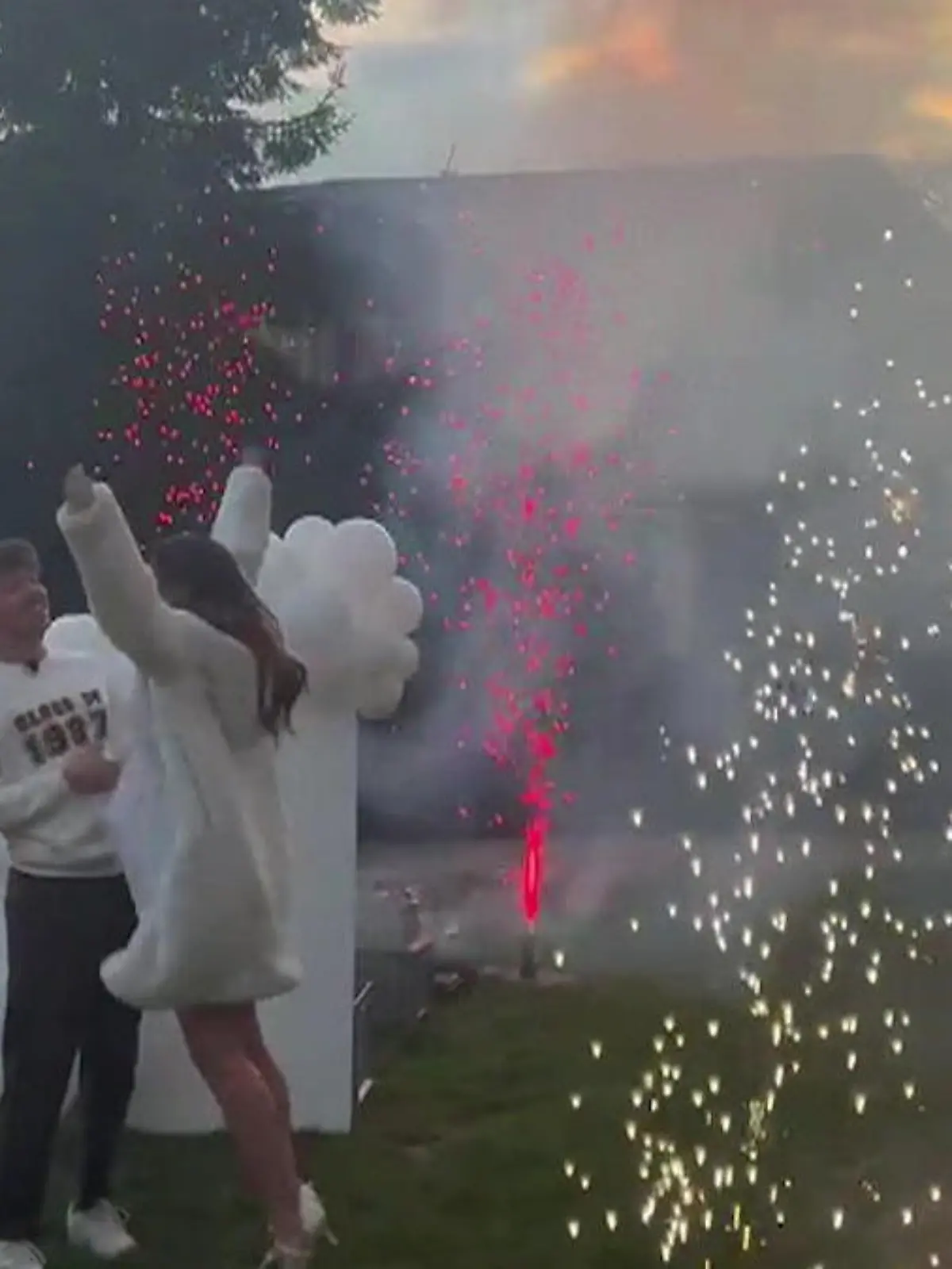 Bild zu: "Gender Reveal-Party bei den Lusins! Baby Nummer zwei wird ein …"