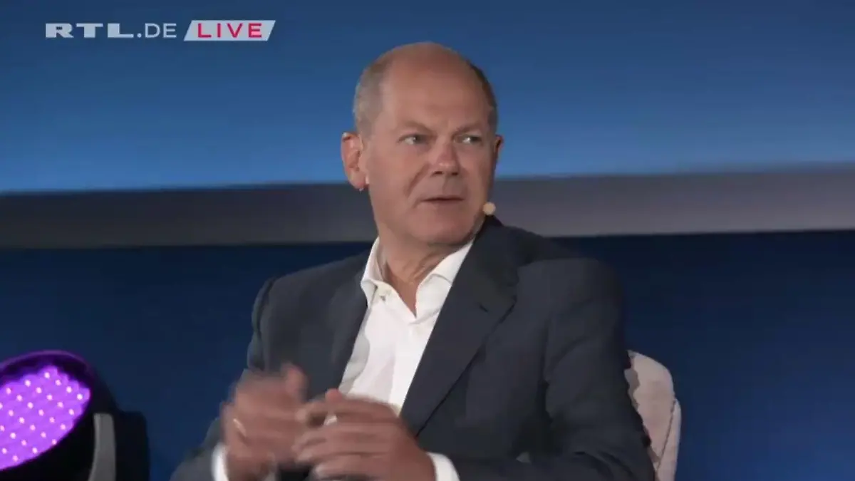 SPD-Kanzlerkandidat Olaf Scholz im Brigitte Talk