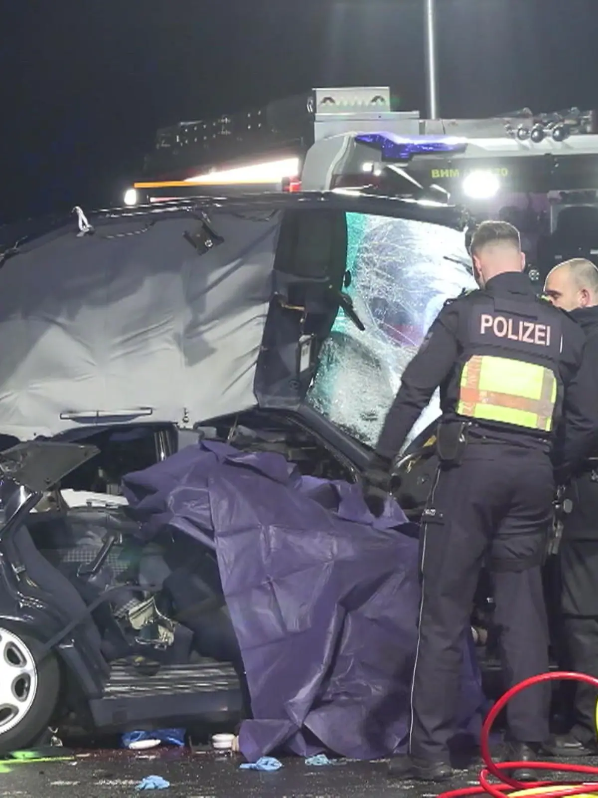 Bild zu: "Drei Tote bei Unfall auf der A61"