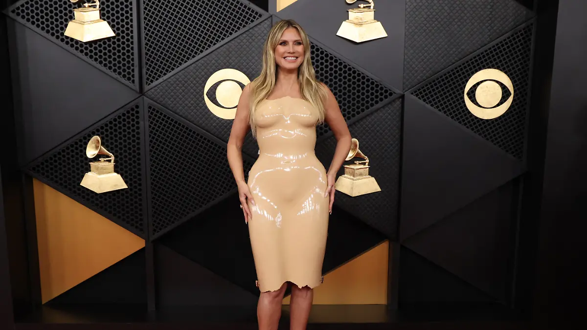 Heidi Klum trägt ein besonderes Nacktkleid bei den Grammys.