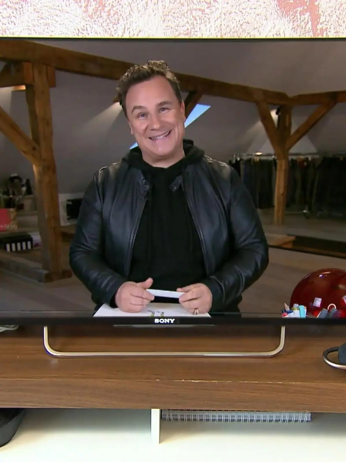 Bild zu: "Das erste Treffen der Stuttgarter Damen"