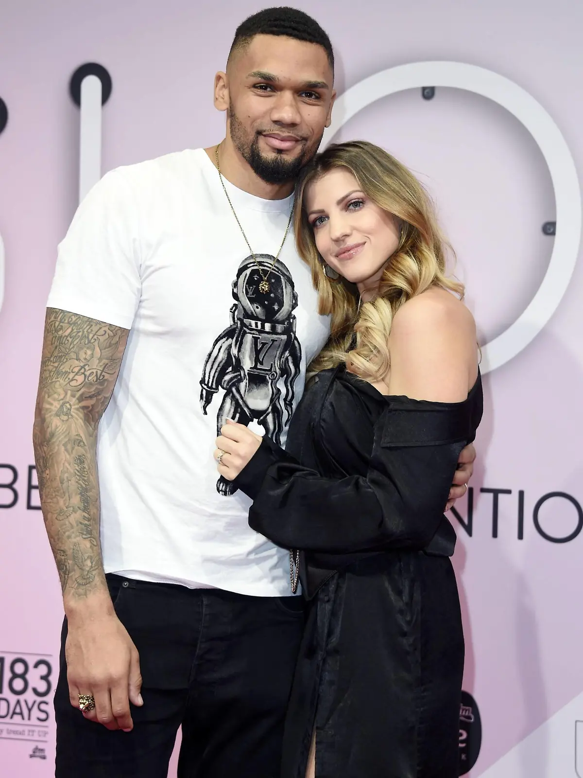 Dominic Harrison und Sarah Harrison auf der Glow - The Beauty Convention by dm in der Messe Stuttgart. Stuttgart, 30.03.2019 *** Dominic Harrison and Sarah Harrison at the Glow The Beauty Convention by dm at the Stuttgart Trade Fair Centre 30 03 2019 Foto:xN.xKubelkax/xFuturexImage