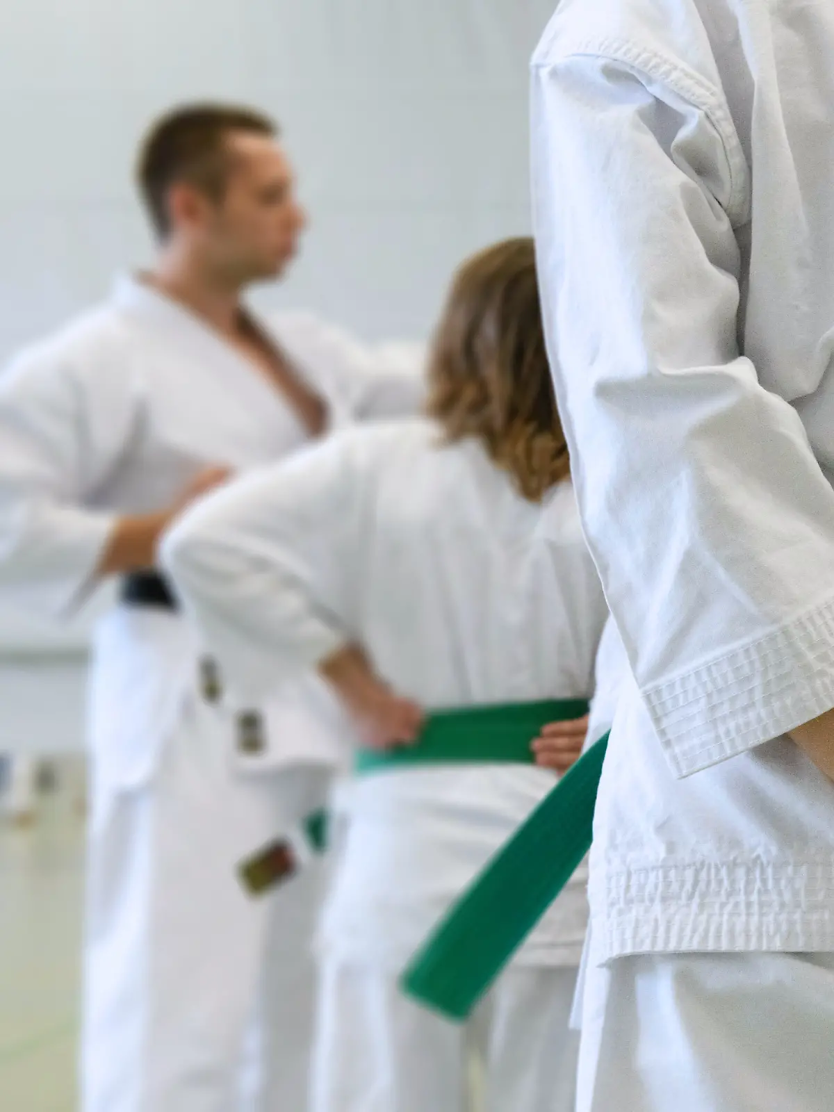 ILLUSTRATION - Karatetraining in einem Berliner Sportverein. Kinder und Jugendliche werden auch in Techniken der Selbstverteidigung unterrichtet.