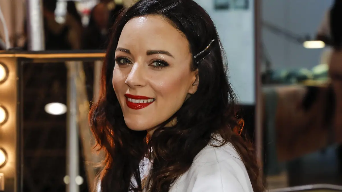 29.03.2019. Beauty Düsseldorf. Die deutsche Sängerin, Moderatorin und Schauspielerin Jasmin Wagner unterwegs auf der Messe. Die in den 90er-Jahren als Blümchen bekannt gewordene Popsängerin feiert nach fast 20 Jahren Bühnenabstinenz ihr Comeback und gibt für ihre Fans eine Autogrammstunde. Düsseldorf Messe Nordrhein-Westfalen Deutschland *** 29 03 2019 Beauty Düsseldorf The German singer Moderator and actress Jasmin Wagner on her way to the fair The pop singer, known as Blümchen in the 90s, celebrates her comeback after almost 20 years of stage abstinence and gives her fans an autograph session Düsseldorf Fair North Rhine-Westphalia Germany NULL  