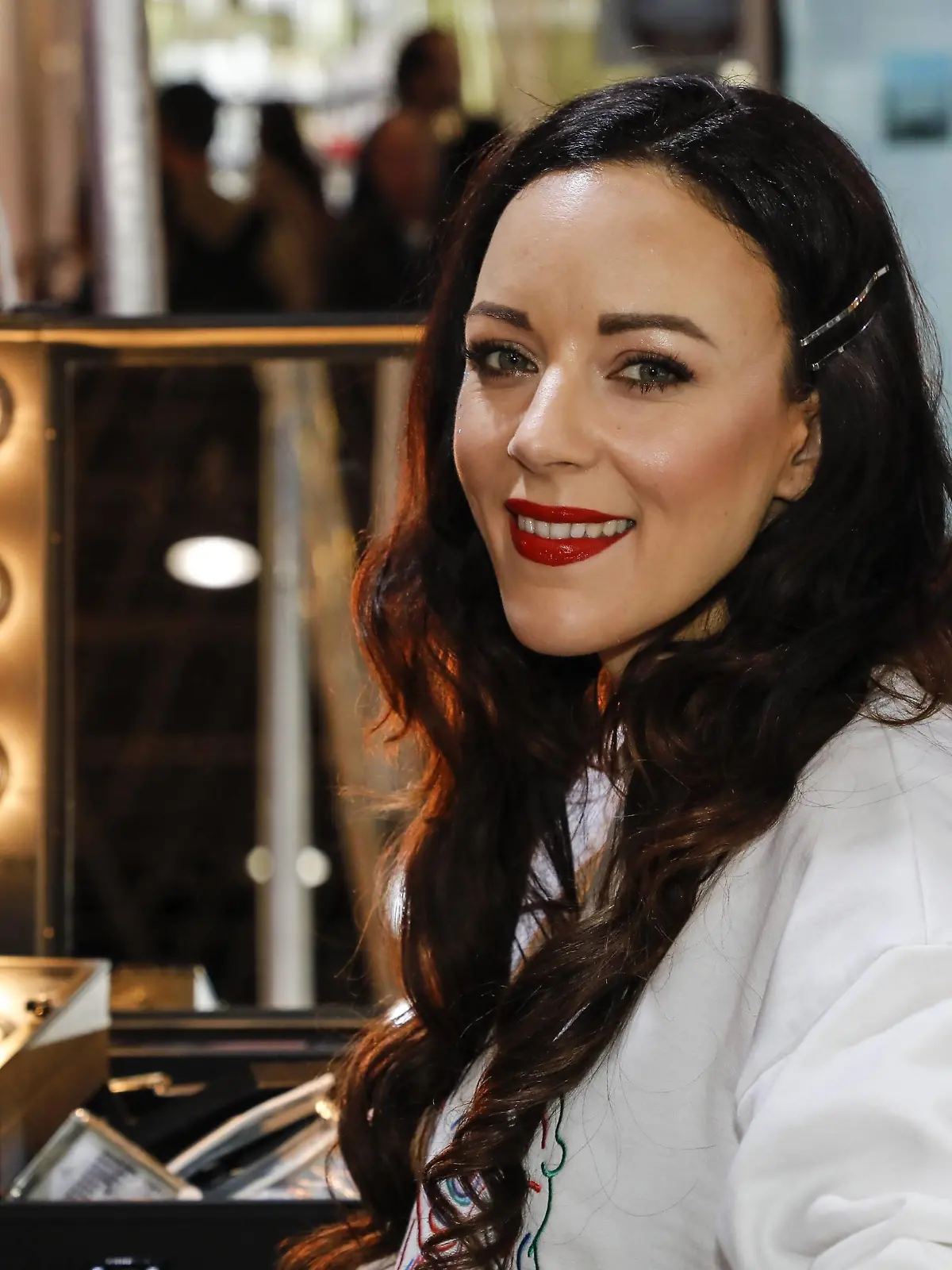 29.03.2019. Beauty Düsseldorf. Die deutsche Sängerin, Moderatorin und Schauspielerin Jasmin Wagner unterwegs auf der Messe. Die in den 90er-Jahren als Blümchen bekannt gewordene Popsängerin feiert nach fast 20 Jahren Bühnenabstinenz ihr Comeback und gibt für ihre Fans eine Autogrammstunde. Düsseldorf Messe Nordrhein-Westfalen Deutschland *** 29 03 2019 Beauty Düsseldorf The German singer Moderator and actress Jasmin Wagner on her way to the fair The pop singer, known as Blümchen in the 90s, celebrates her comeback after almost 20 years of stage abstinence and gives her fans an autograph session Düsseldorf Fair North Rhine-Westphalia Germany NULL  