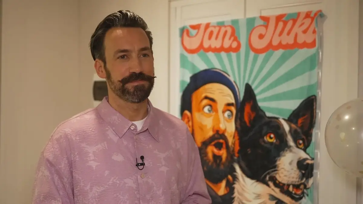 „Das vermisse ich schon!" Sonja schenkt Jan diese bewegende Erinnerung an sein Zuhause Dschungelcamp-Moderator gerührt