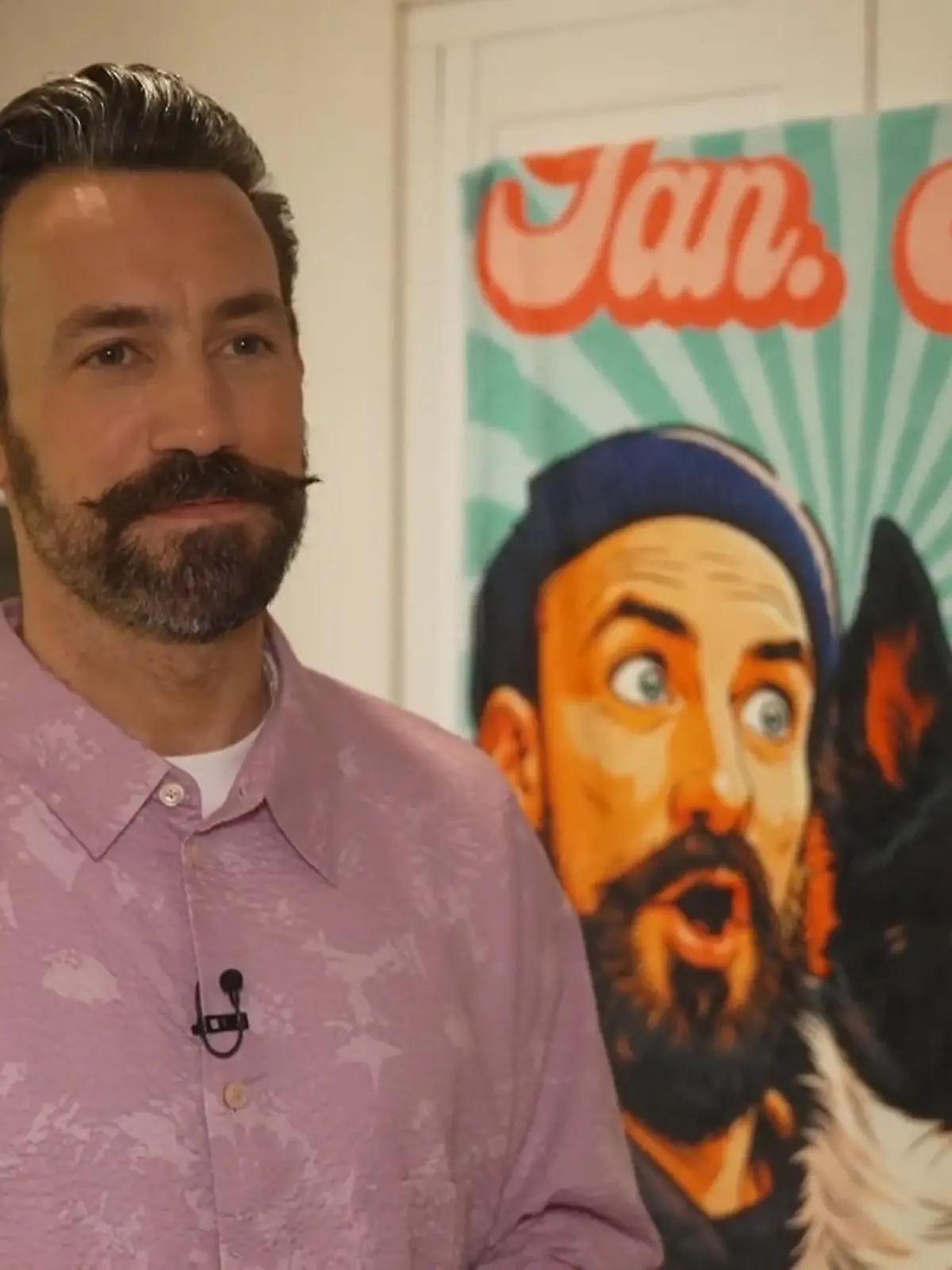 Bild zu: "Sonja Zietlow schenkt Jan Köppen diese bewegende Erinnerung an sein Zuhause"