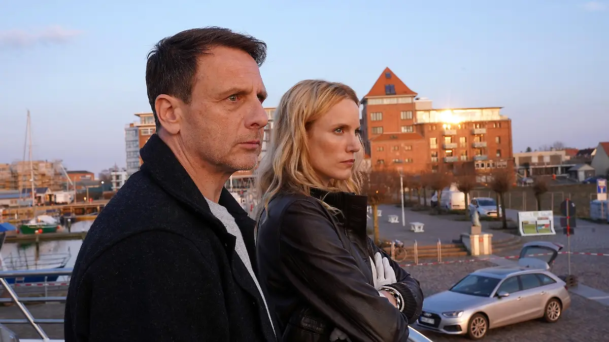 Tjark Wolf (Hendrik Duryn) und Fredericke Olsen (Isabel Thierauch)