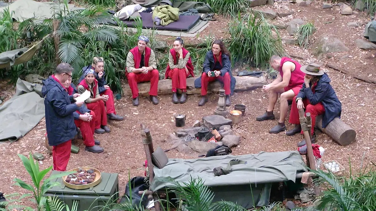 Am elften Dschungelcamp-Tag bleiben die Promis zusammen.