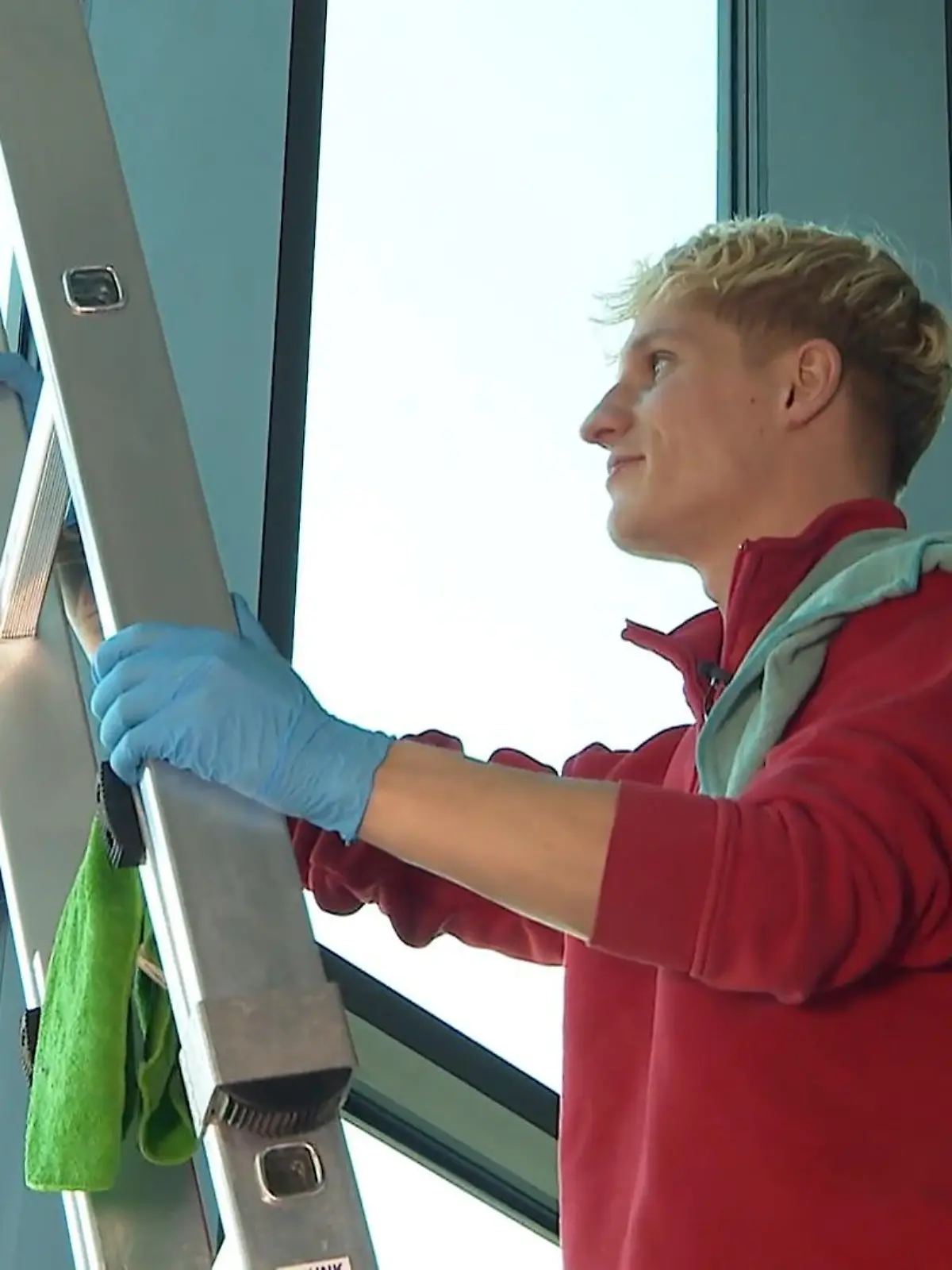 Bild zu: "David (23) ist NRWs bester Junior-Gebäudereiniger"