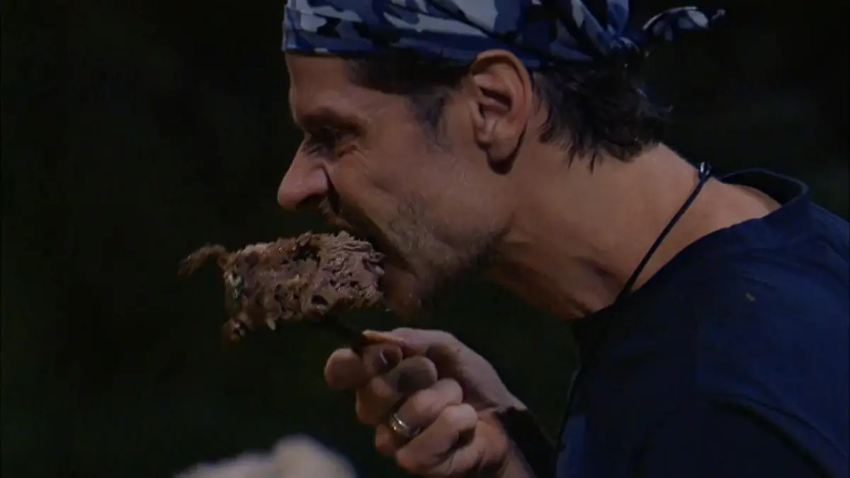 "Wer will am Schwanz knabbern?" 8 Sterne Essen sorgt für Ekel Katze oder Kaninchen?!