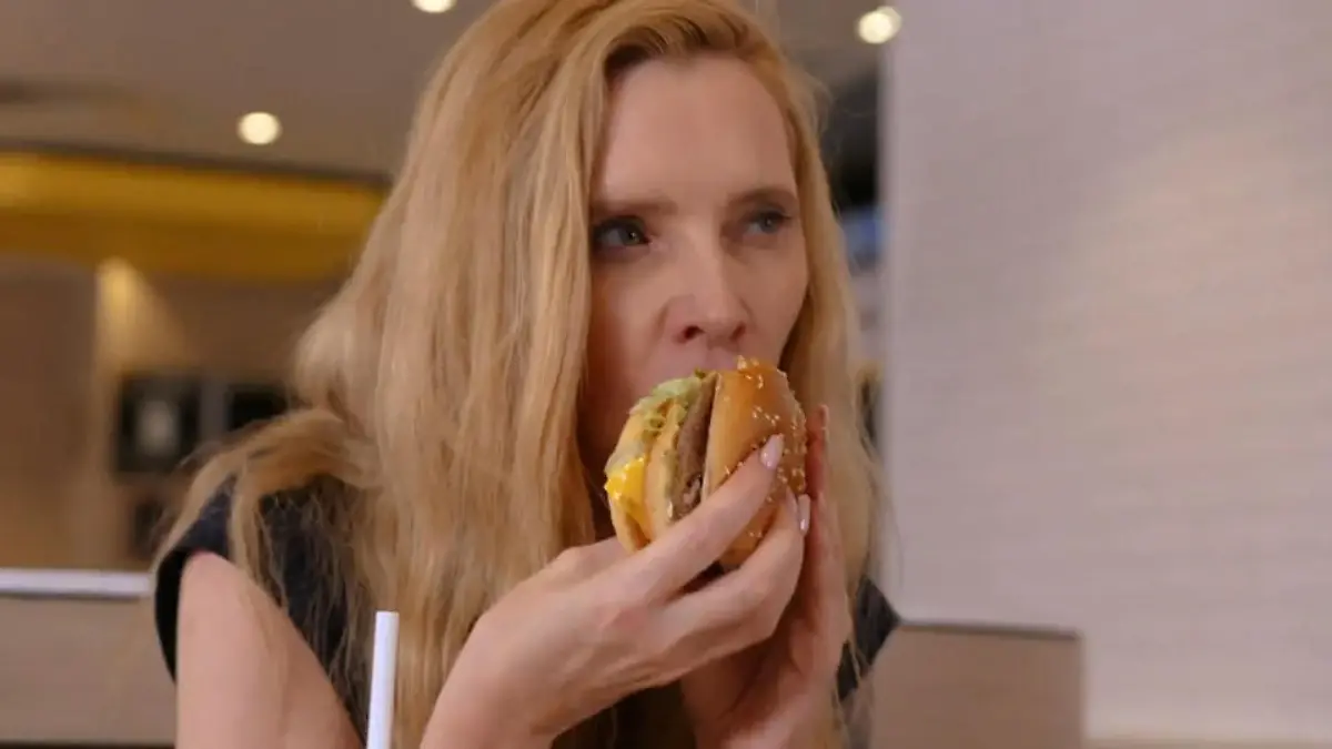 Mirjas erster Plan in Freiheit: Burger statt Bohnen Bye, Camp!