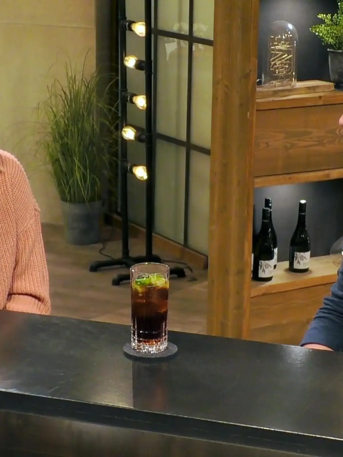 Bild zu: "Kann Julian Julia von sich überzeugen?"