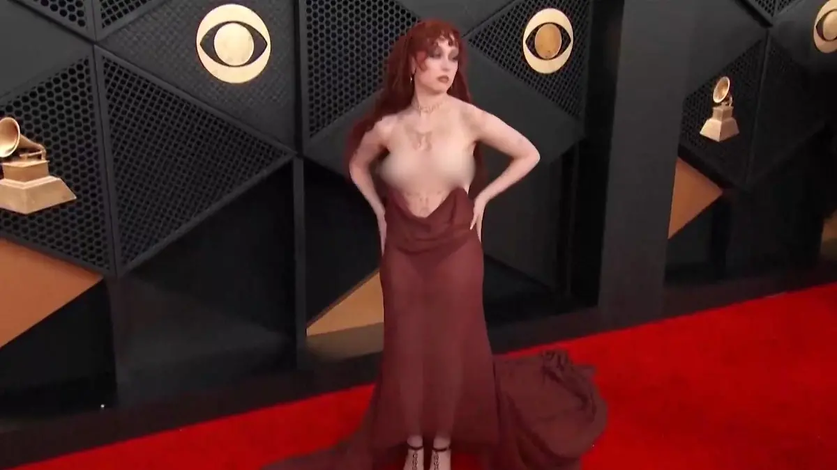 Nippel-Piercings halten alles! Sängerin sorgt mit Kleid für Fast-Nackt-Auftritt Chappell Roan bei Grammys