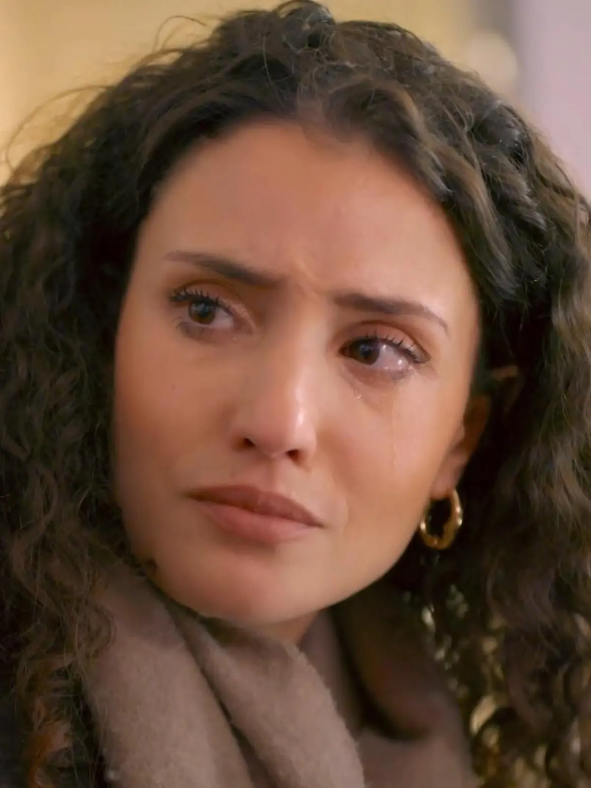 Naomi will von Britta wissen, wie ihre Mutter gestorben ist