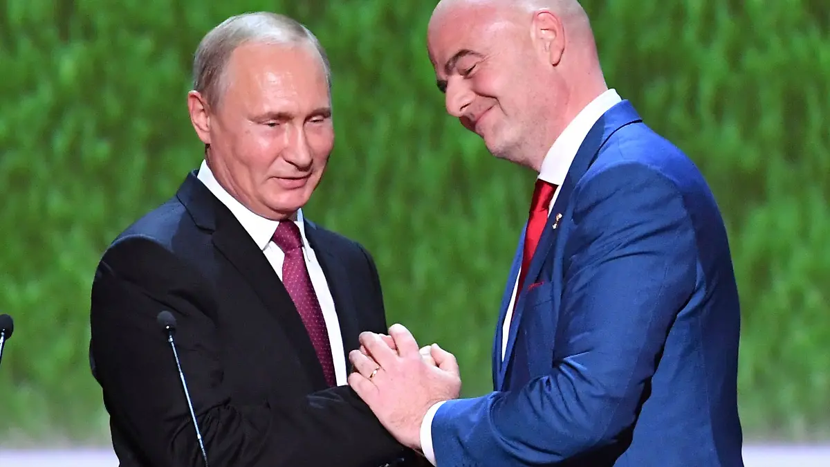 FIFA-Präsident Infantino und Kremlchef Putin kennen sich noch von der Fußball-WM 2018 in Russland. (Archivbild)