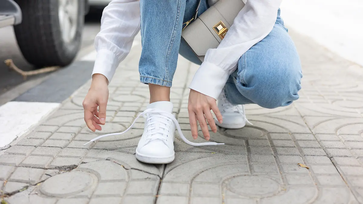 back-to-basic-diese-7-wei-en-sneaker-tragen-frauen-2026-jeden-tag