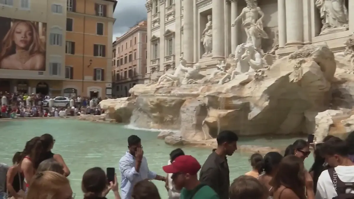 Ist DAS erst der Anfang? Besuch bei Wahrzeichen in Rom kostet jetzt Kampf gegen Massentourismus