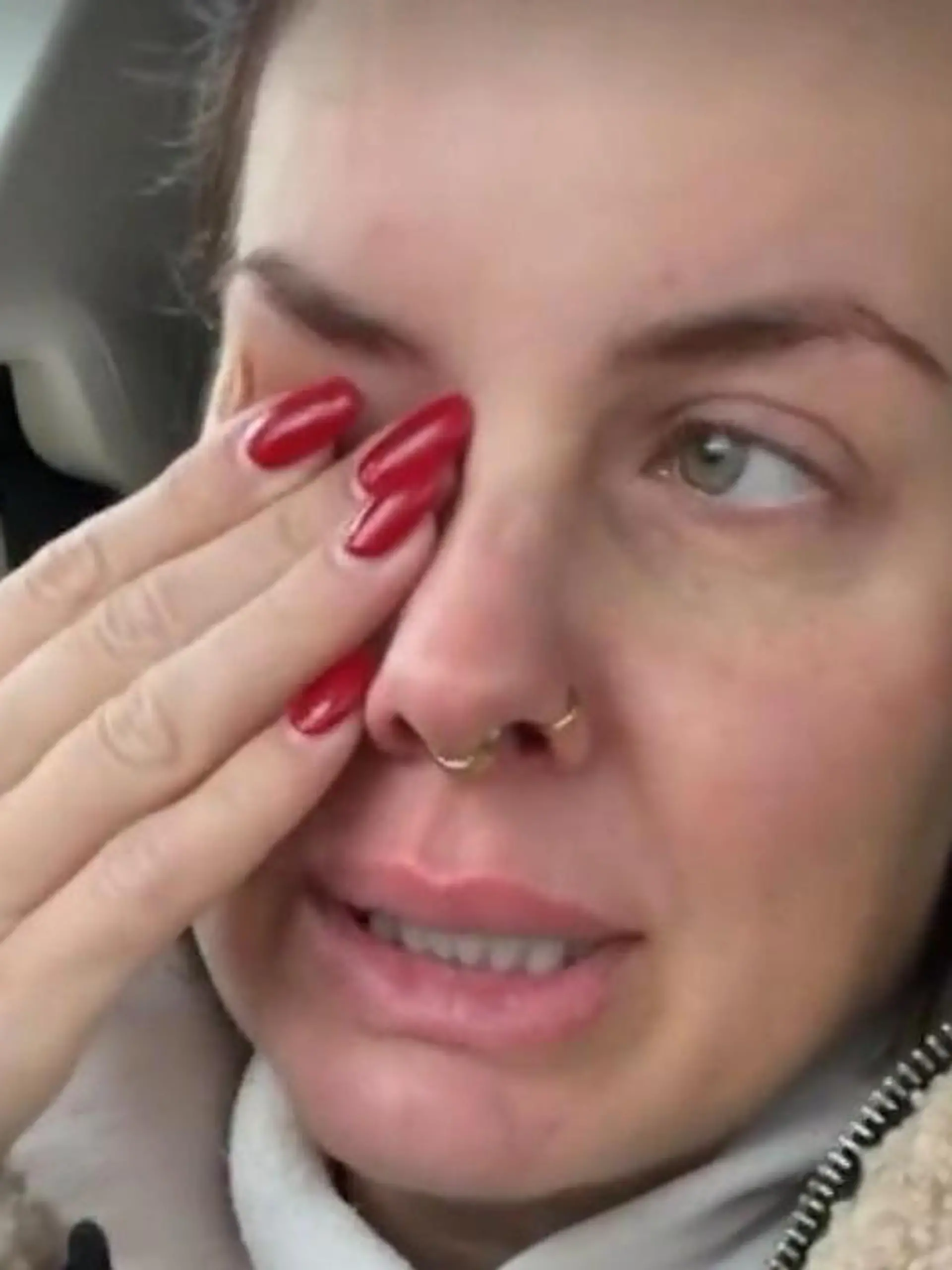 Bild zu: "Schock für Sommerhaus-Star Pia Tillmann – Fremder spricht ihren Sohn auf Schulweg an!"