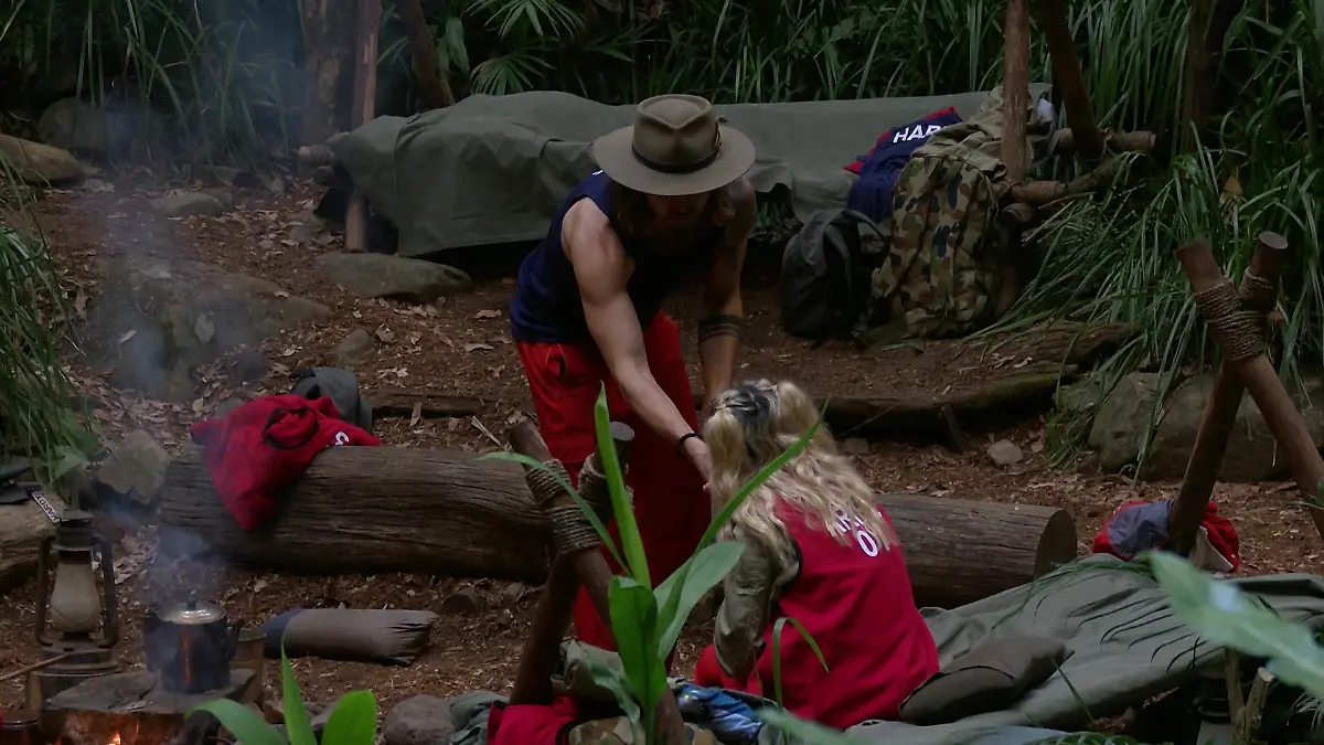 Dschungelcamp-2026-Tal-Ofarim-l-ftet-das-Geheimnis-von-Gils-Handschlag-an-Ariel