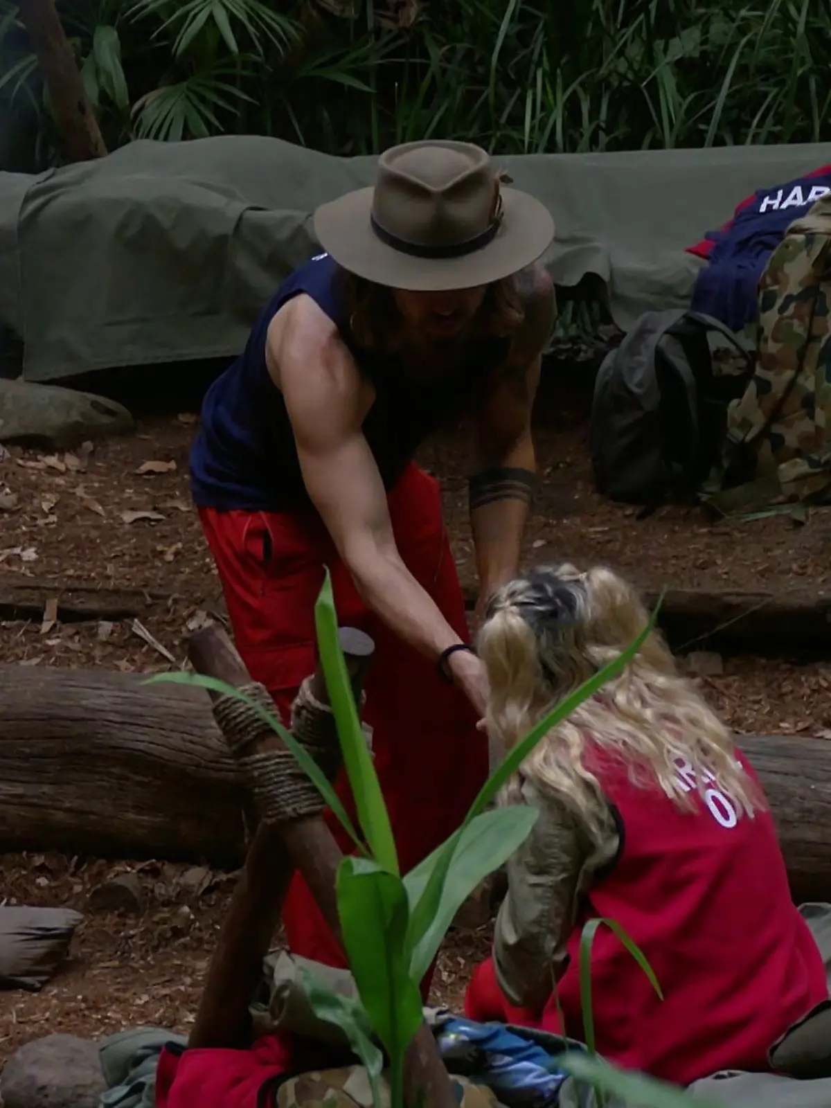 Bild zu: "Bruder Tal Ofarim lüftet das Geheimnis von Gils Handschlag an Ariel"