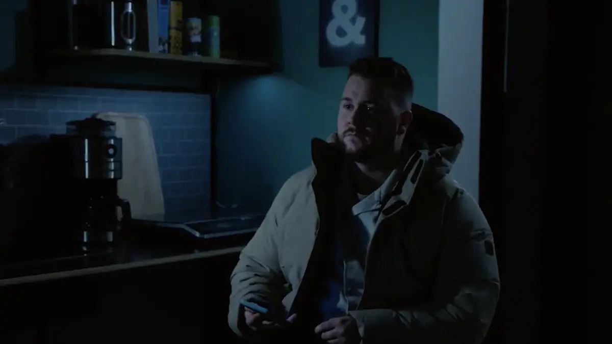 Jonas geht es nach dem Zwischenfall auf Jo Gerners Geburtstagsparty gar nicht gut. 