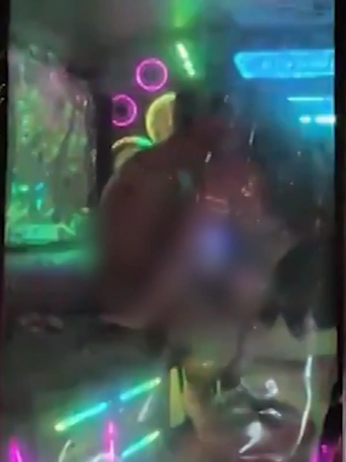 Bild zu: "Hier bumst’s im Straßenverkehr! Franzosen haben Dreier im TukTuk"