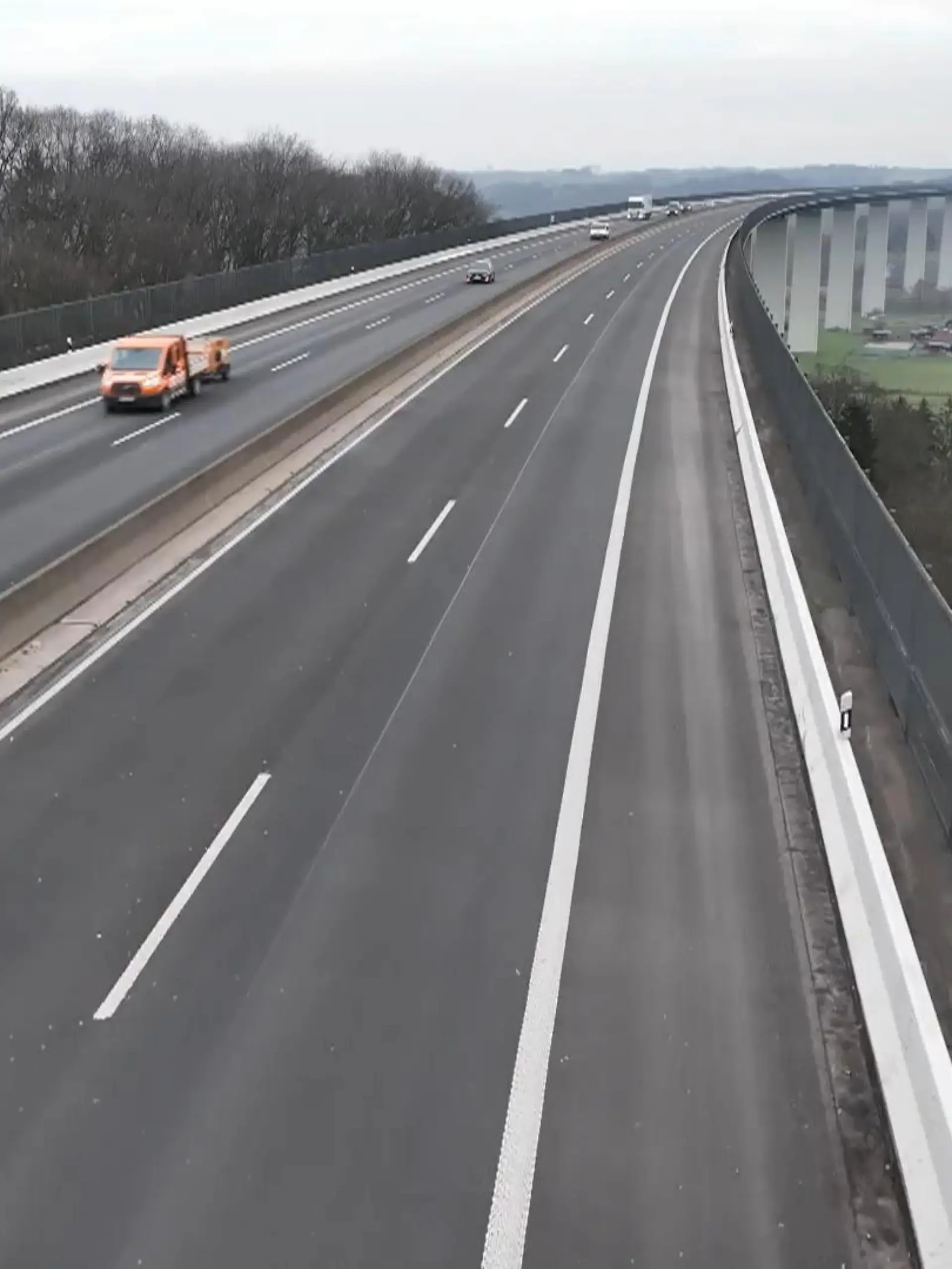 Bild zu: "Sperrung an Ruhrtalbrücke aufgehoben"
