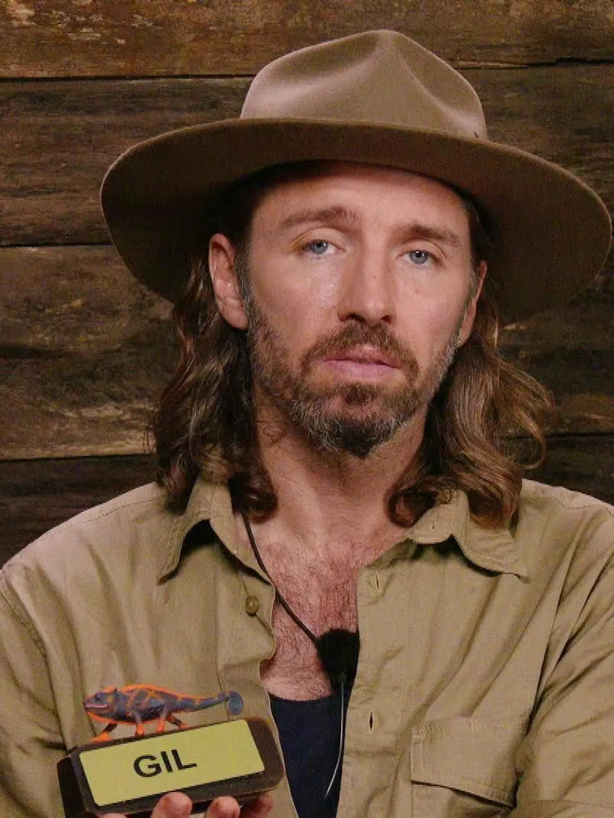 Im Dschungeltelefon richtet Gil Ofarim schließlich Worte an die Menschen in Leipzig und Sachsen: „Was mir wichtig ist, zu sagen: Der Vorfall ereignete sich in Leipzig, hatte aber nie etwas mit der Stadt Leipzig, mit dem Bundesland Sachsen zu tun.”