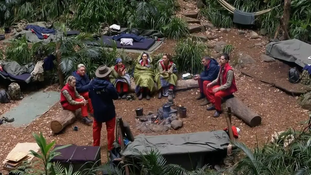 Keine Sterne nach Prüfungsabbruch! Bekommen die Promis trotzdem essen? Schock an Tag 12