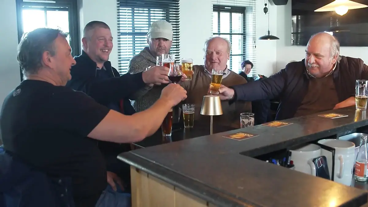 Plötzlich gibt es 21 Mulitmillionäre im Dorf Kneipenfreunde knacken Jackpot